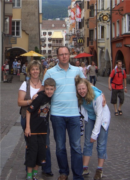 Familienbild mit Begeisterung