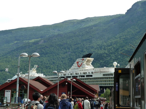 Schiff und Bahn