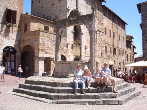 Piazza della Cisterna