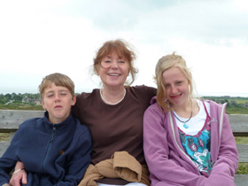 Oma mit Inez und Marc